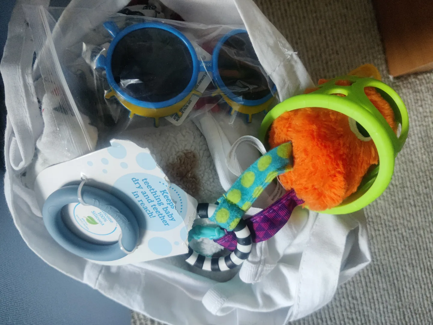 Bag of Baby stuff #freecycle thumbnail