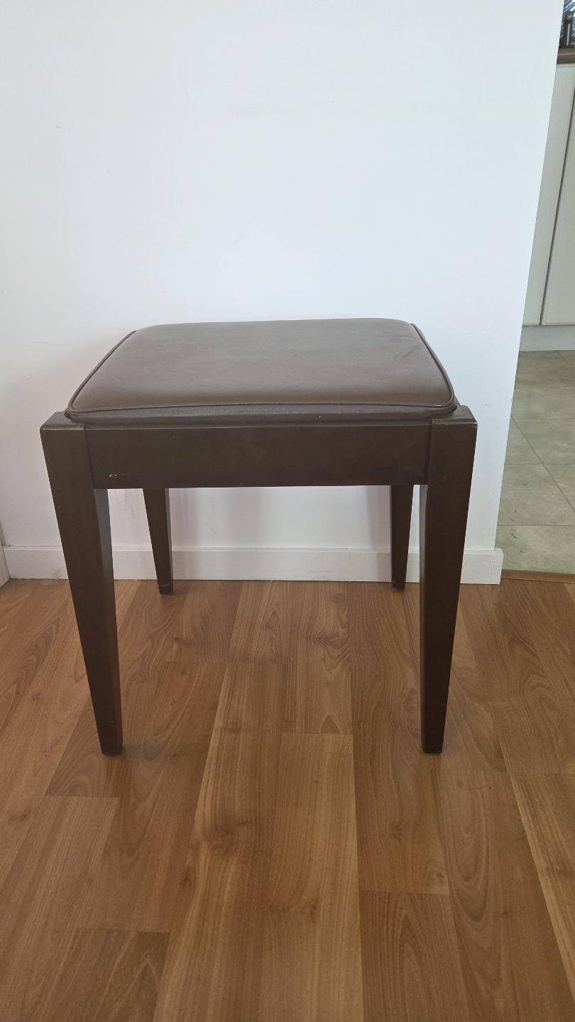 🧡 Vintage Canadian made Piano Bench