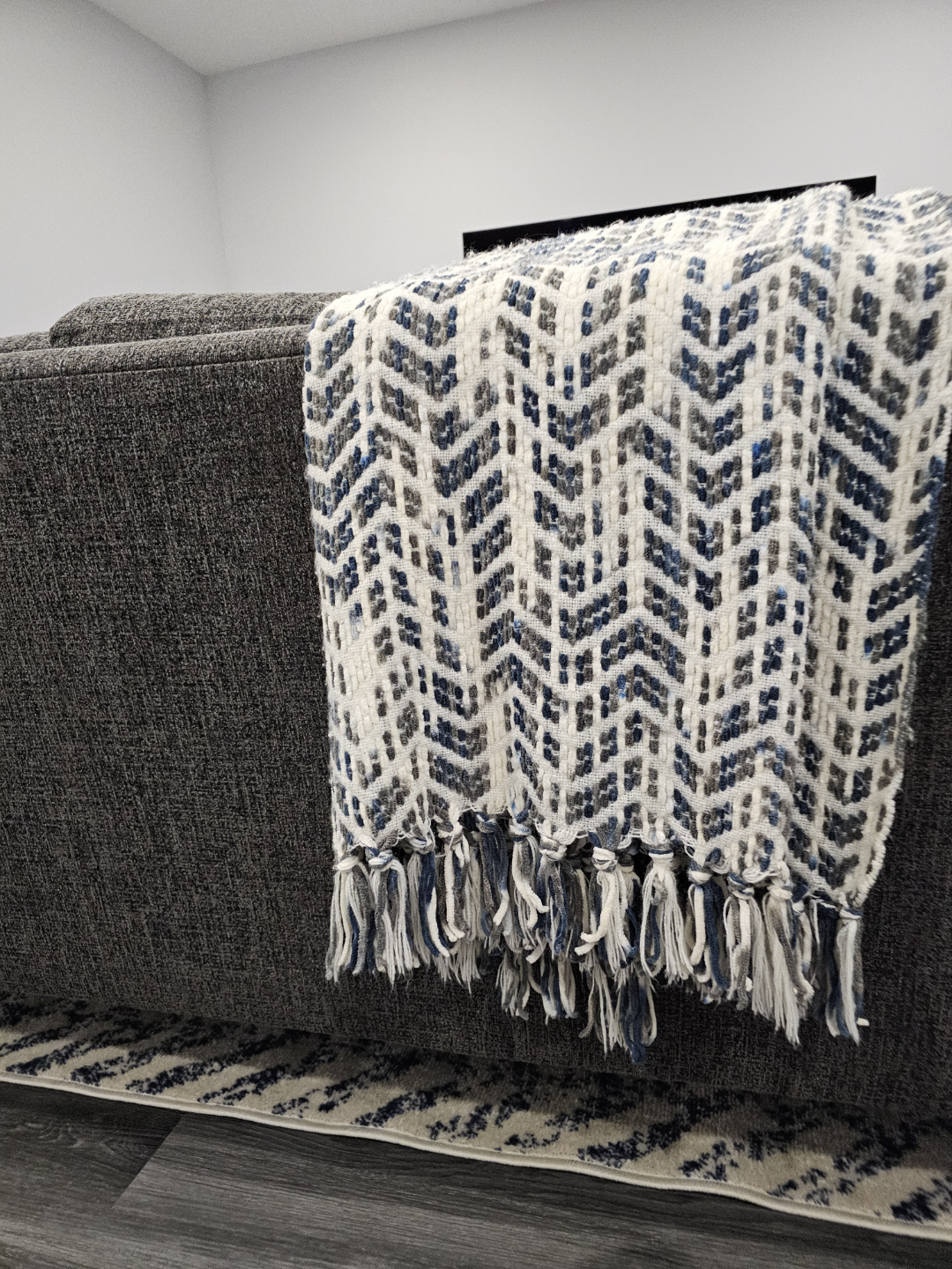 Santana Urban Barn Grey Fabric Sofa - photo 4