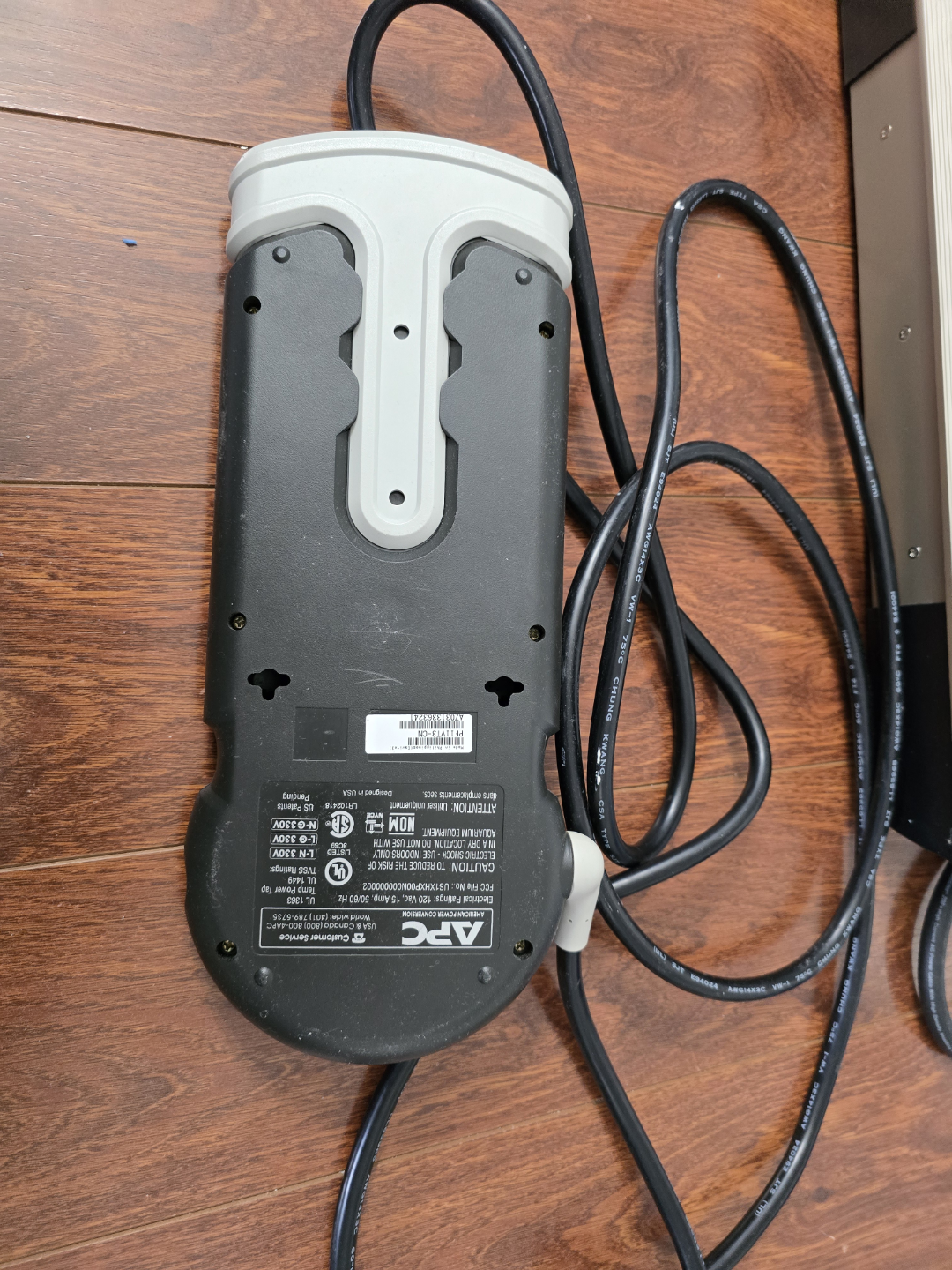 APC Performance 8-Outlet Surge Protector Power Bar