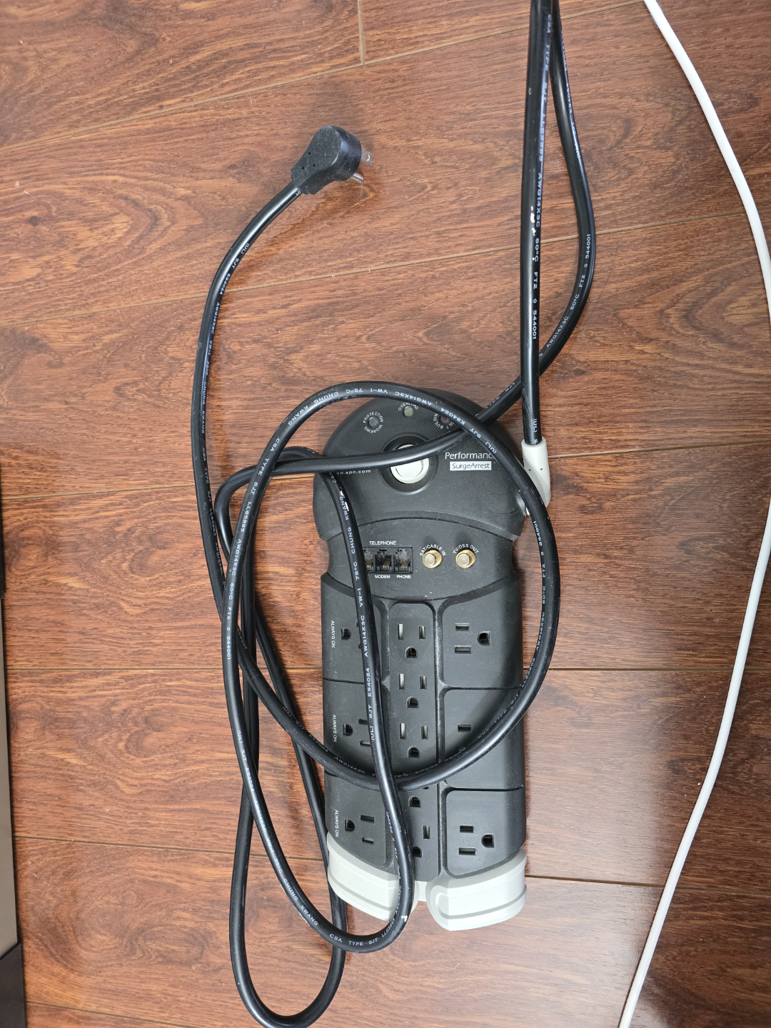 APC Performance 8-Outlet Surge Protector Power Bar - photo 2