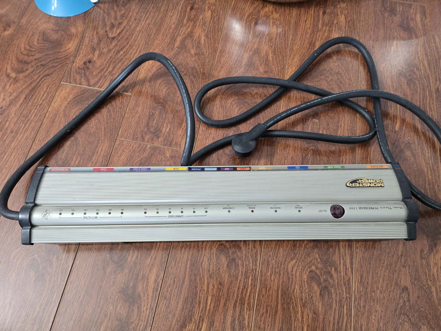 APC Performance 8-Outlet Surge Protector Power Bar - photo 3