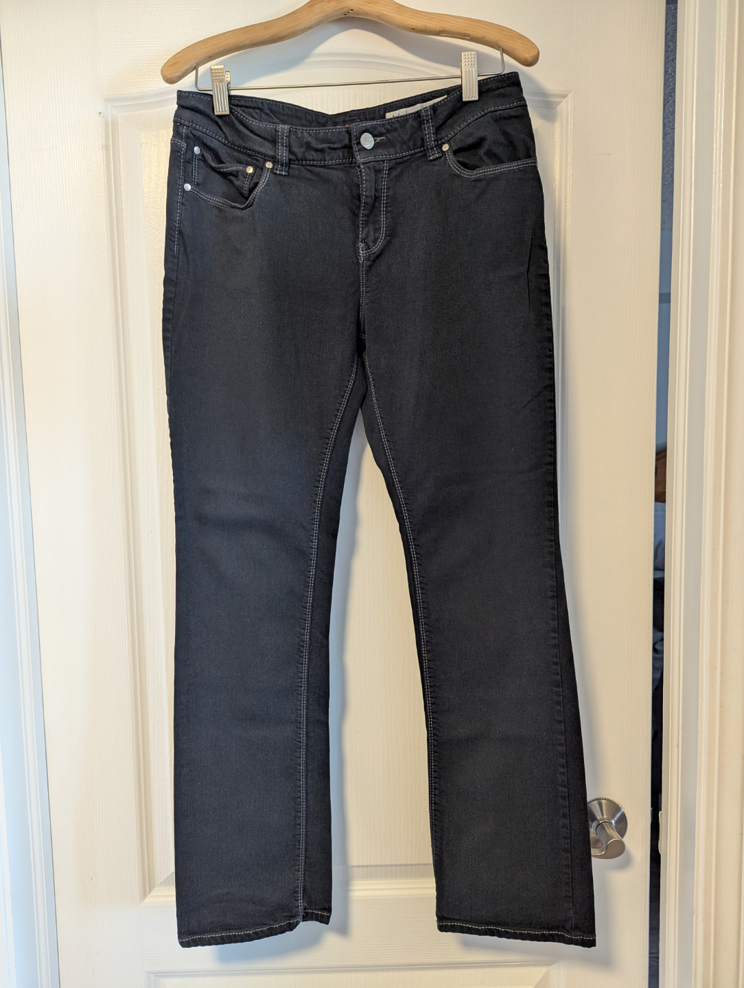 Women's Size 12 Dark Wash Bootcut Jeans 🧡