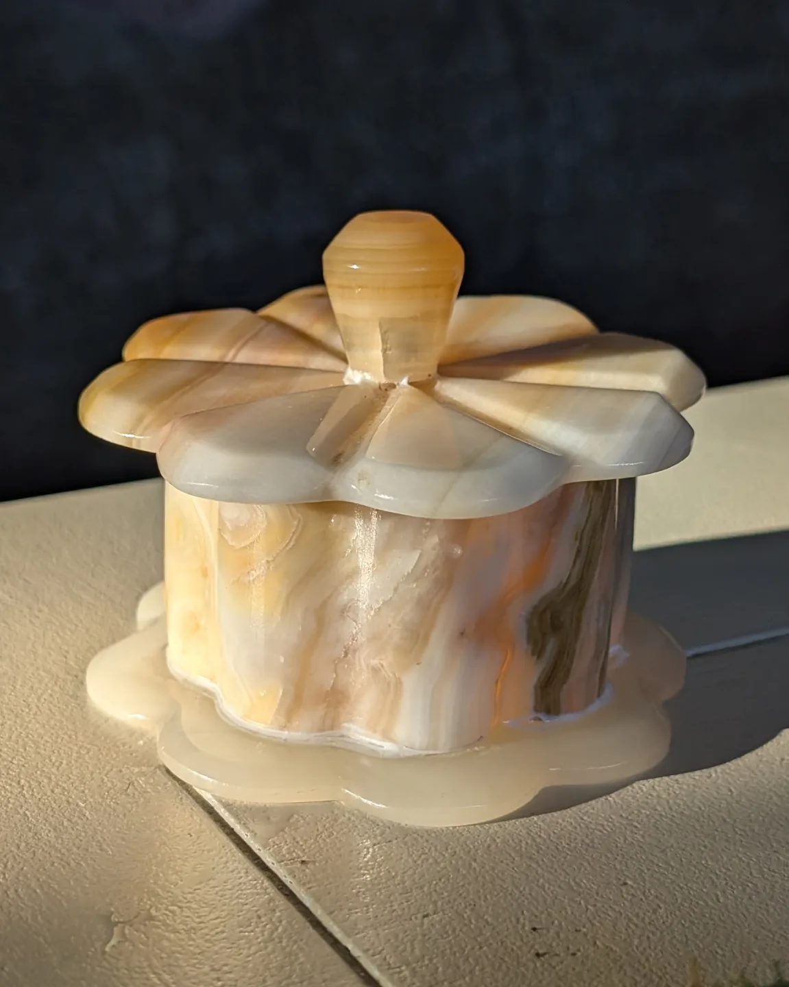 Unique Onyx Trinket Box. Vintage Onyx Ring Box image indicator(2)