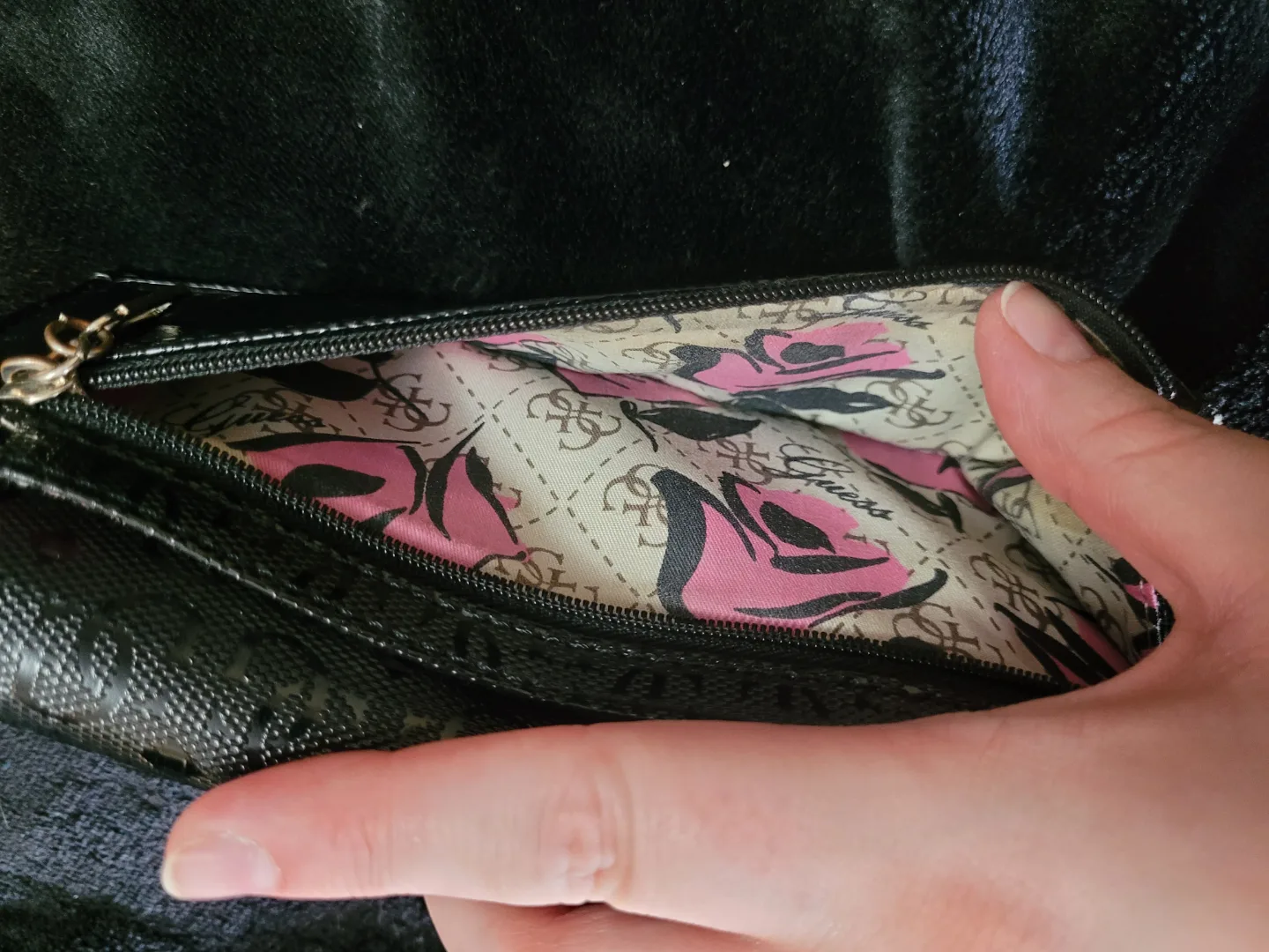 Guess Black and Tan Shoulder Bag And Wallet with Monogram image indicator(9)