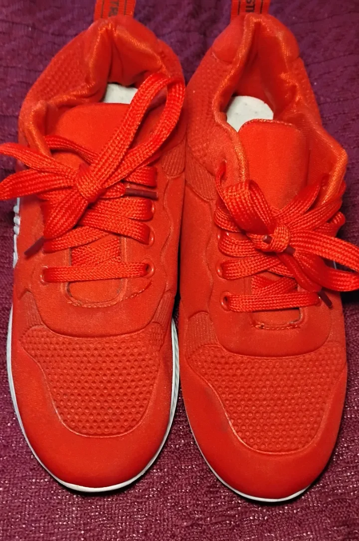 🧡Kids Red Fila TS6XO UP60 Sneakers - SIZE 40/SIZE 7 image indicator(2)