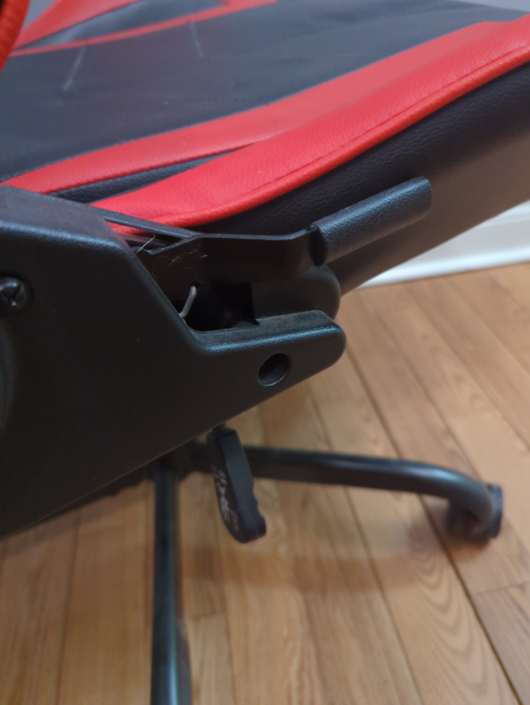 Vitesse Racing Style Gaming Chair - Red and Black 🧡 - photo 4