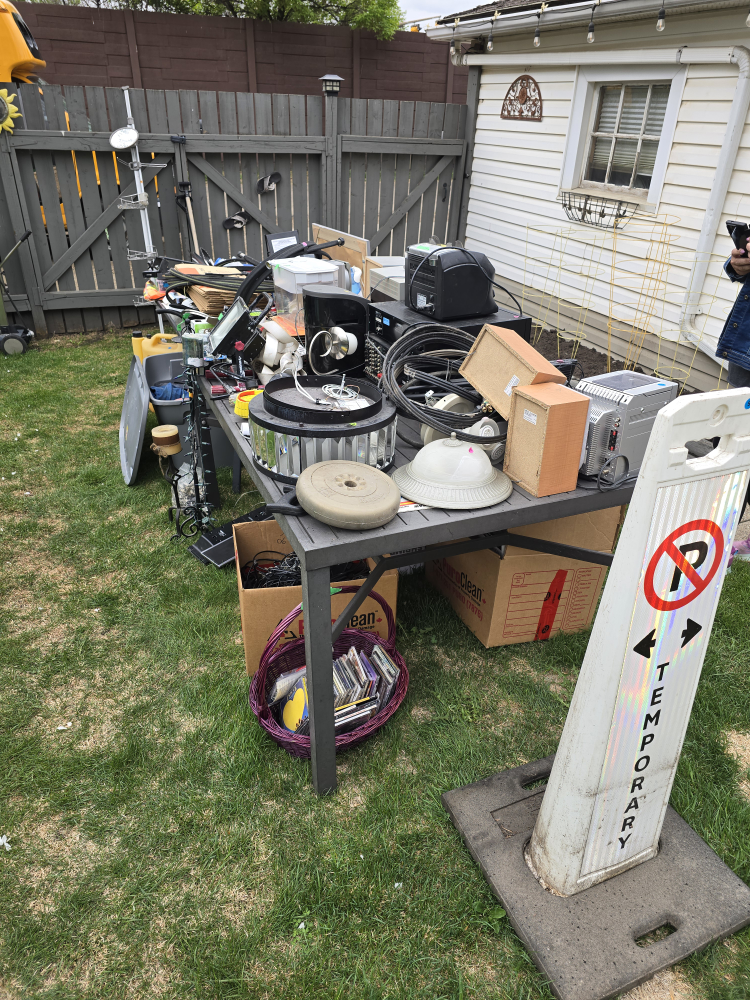 Yard Sale Electronics and Miscellaneous Items - photo 4