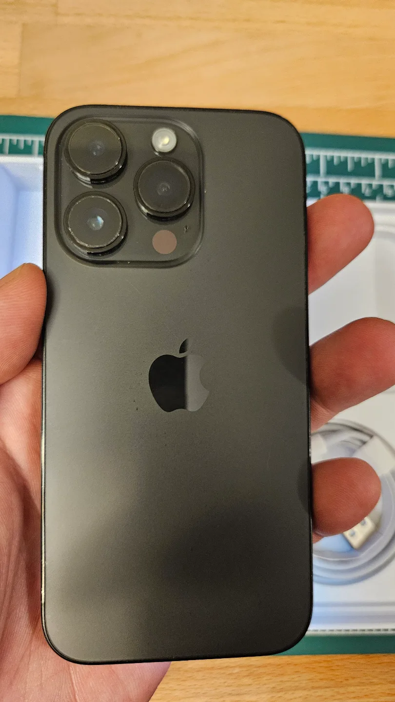 iPhone 14 Pro 1TB - Black - factory unlocked. thumbnail