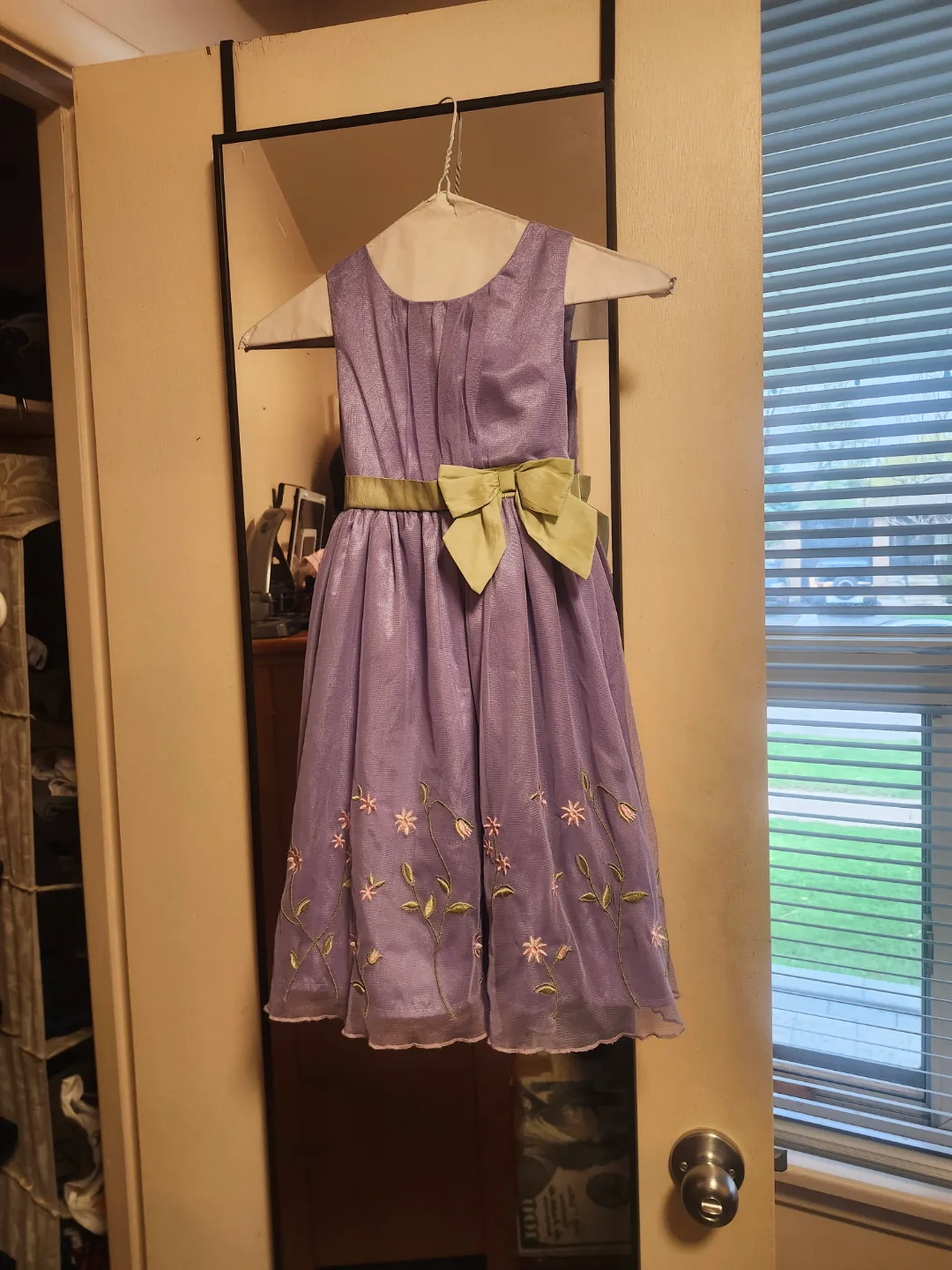 Girls Lavender Flower Girl Dress Size 5 thumbnail
