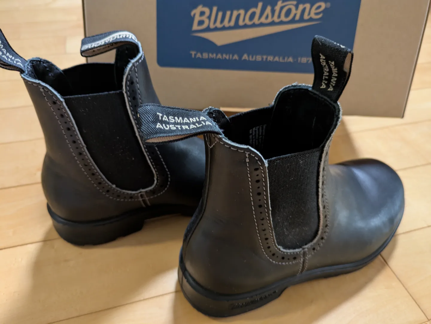 Blundstone Original Hi Top Chelsea Boots - Size [US 7] image indicator(3)