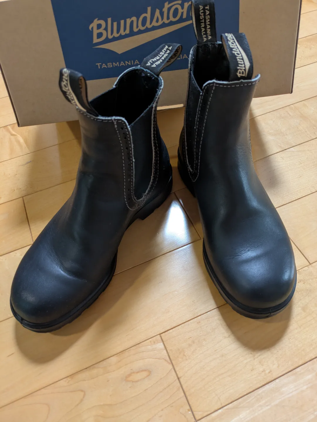 Blundstone Original Hi Top Chelsea Boots - Size [US 7] image indicator(4)