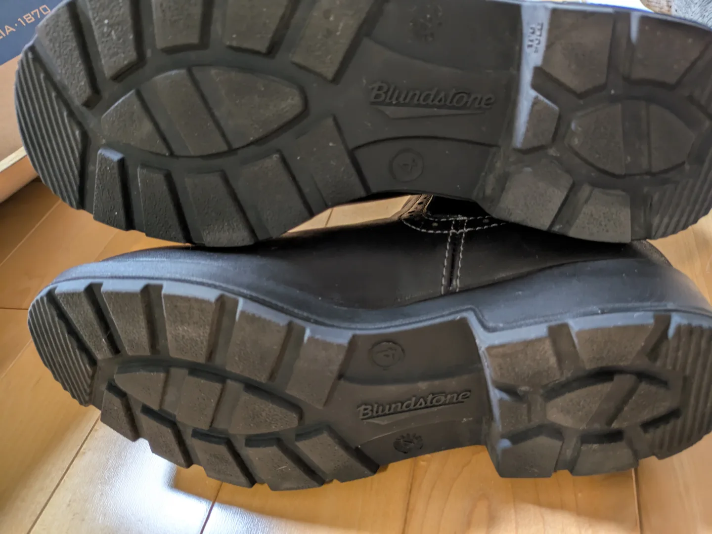 Blundstone Original Hi Top Chelsea Boots - Size [US 7] image indicator(6)