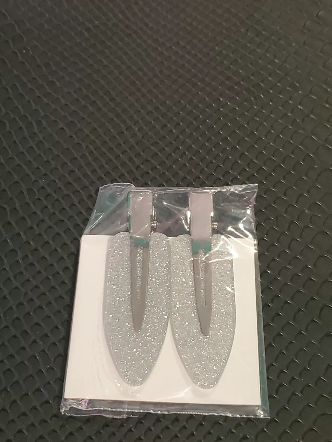 Pair of Silver Glitter Hair Clips (Sephora holiday set item) image indicator(5)