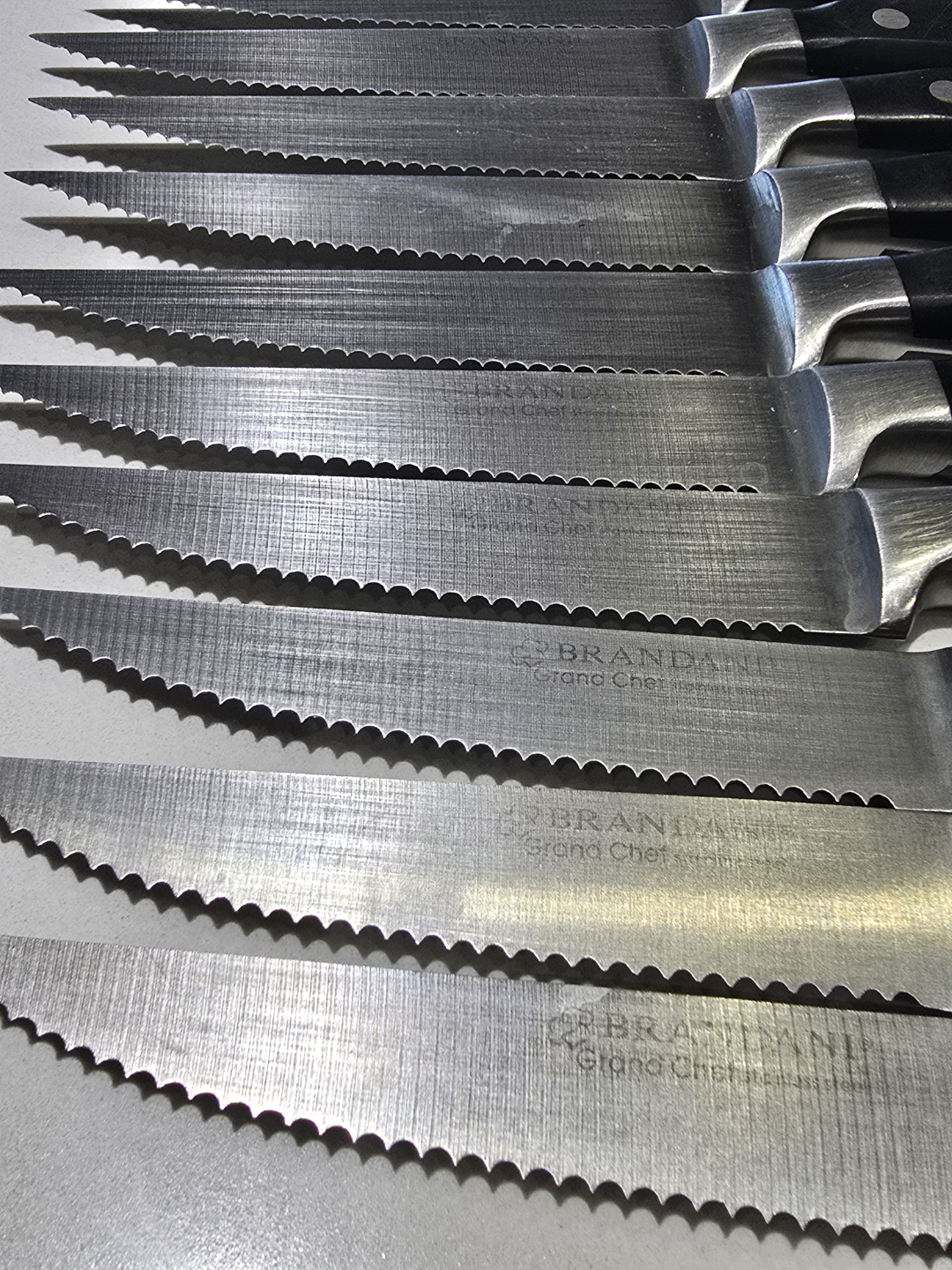 Set of twelve Brandani Grand Chef steak knives - photo 2