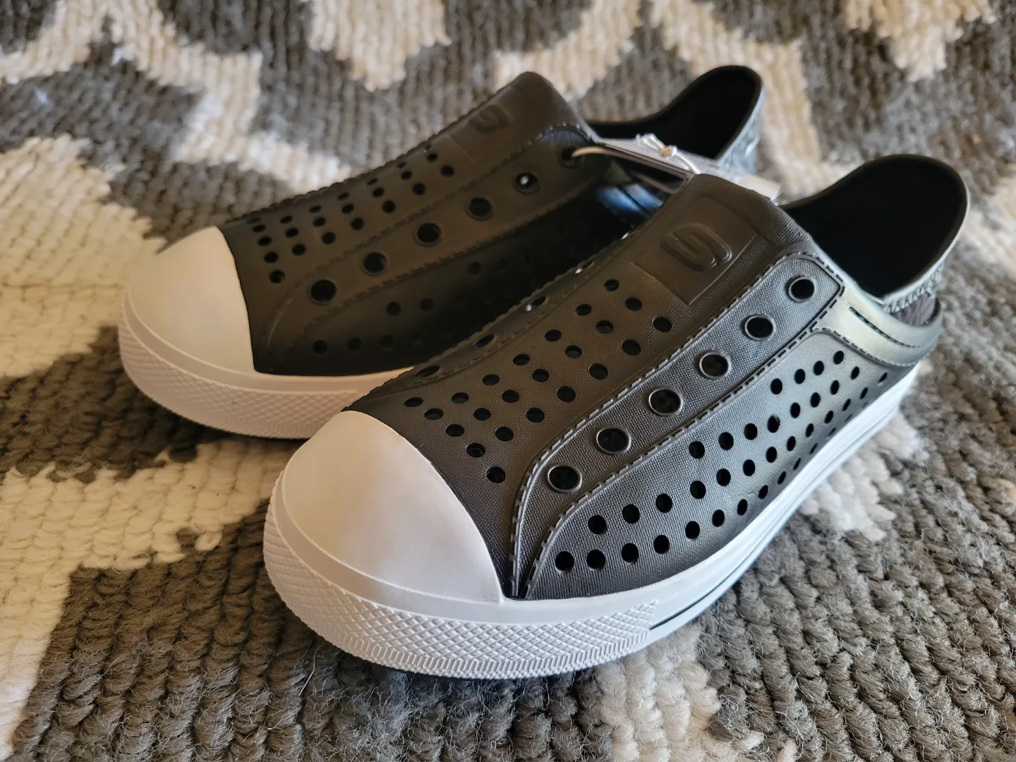 NEW Skechers Kids' Size 3 Black Slip-on Water Shoes image indicator(2)