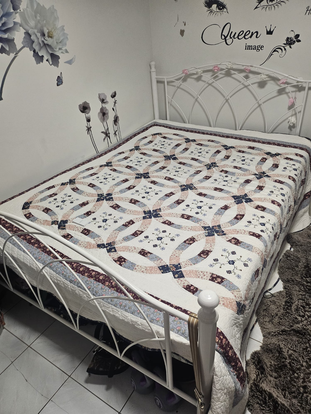 Queen Size Metal Bed Frame & Quilt Set