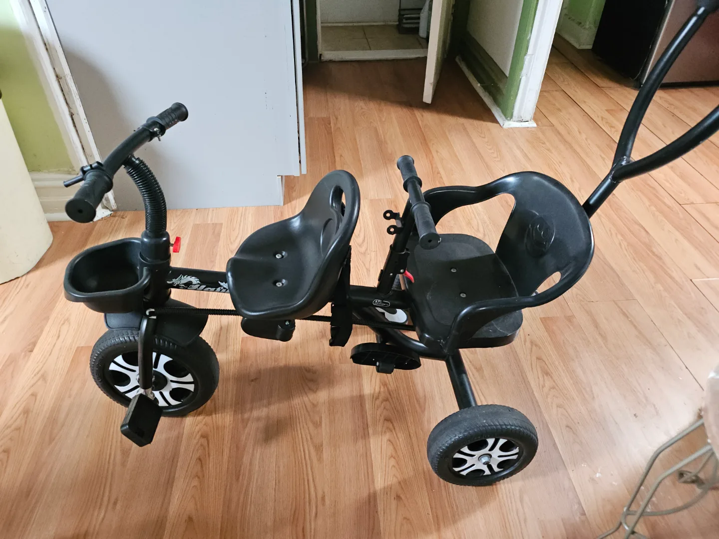 Kids' Black Tricycle with Parent Push Handle image indicator(3)