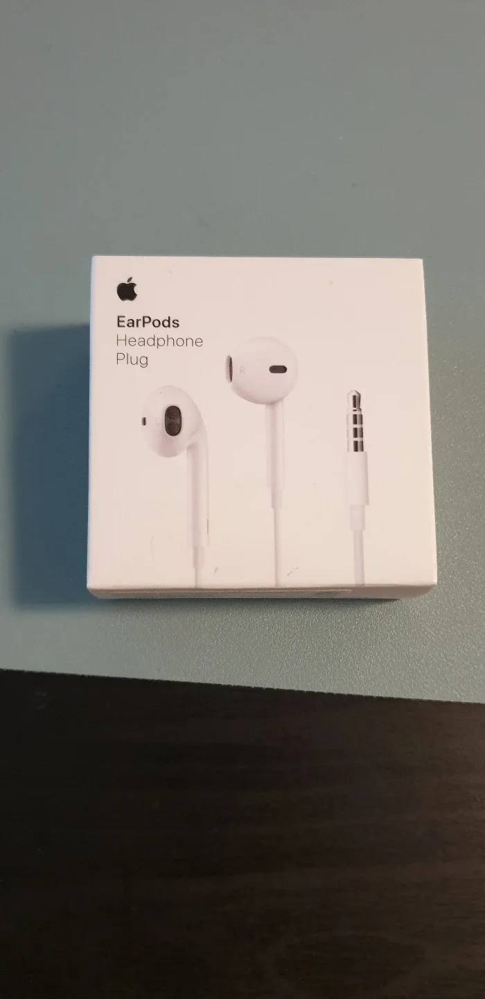 Apple Earpods with 3.5 mm Headphone Plug - New in Box