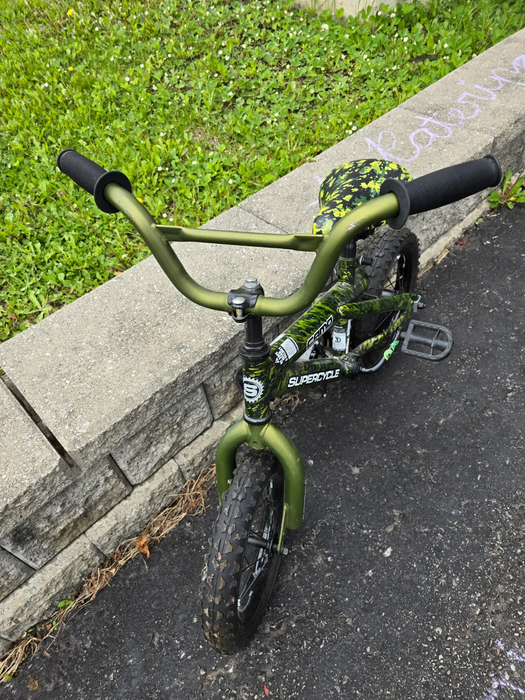 Supercycle Camo 12" Kids' Bike image indicator(2)