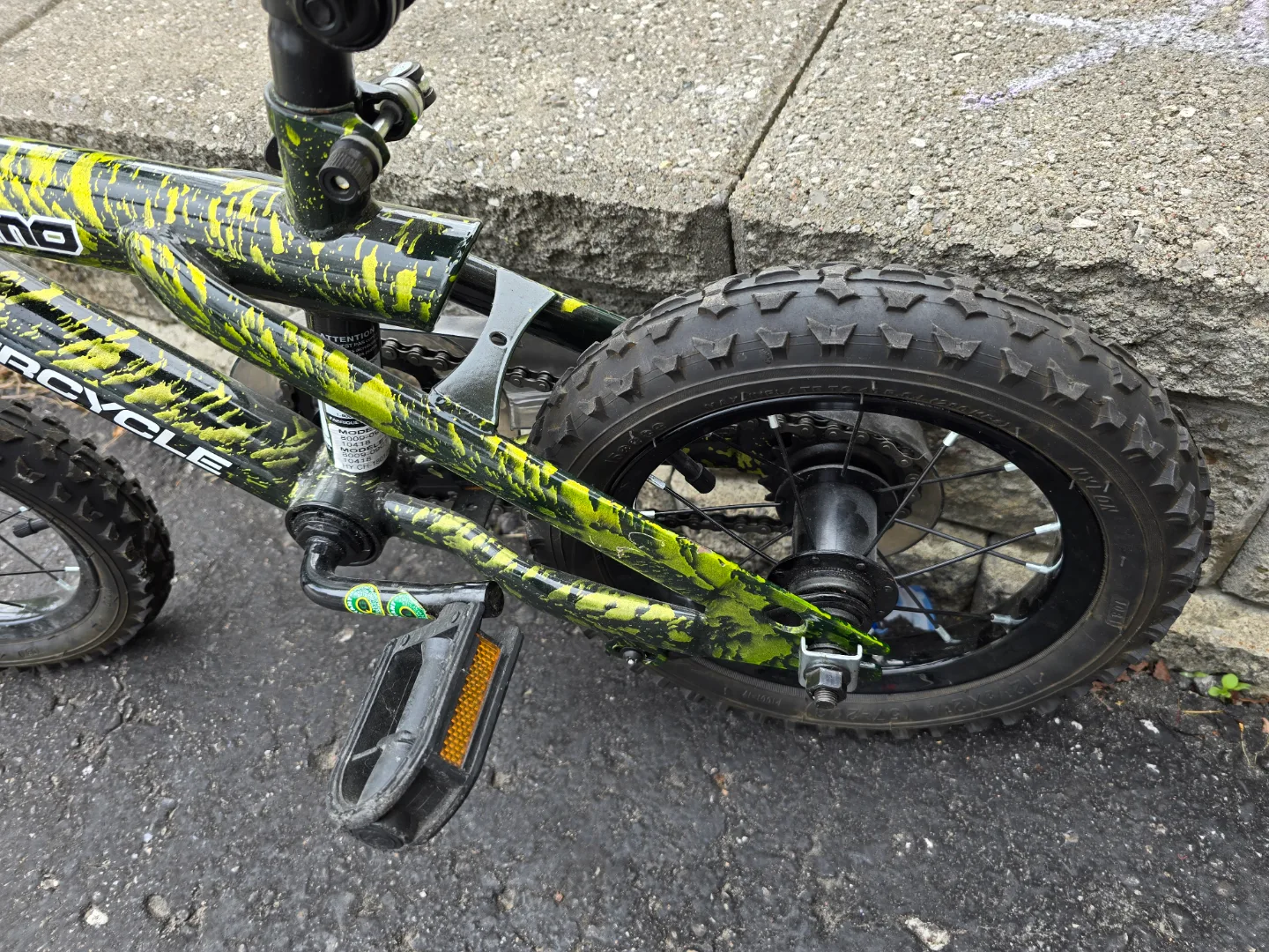 Supercycle Camo 12" Kids' Bike image indicator(3)