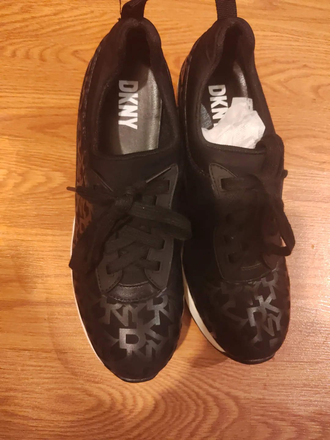 DKNY Black Sneakers - Size 7.5(sales) image indicator(2)