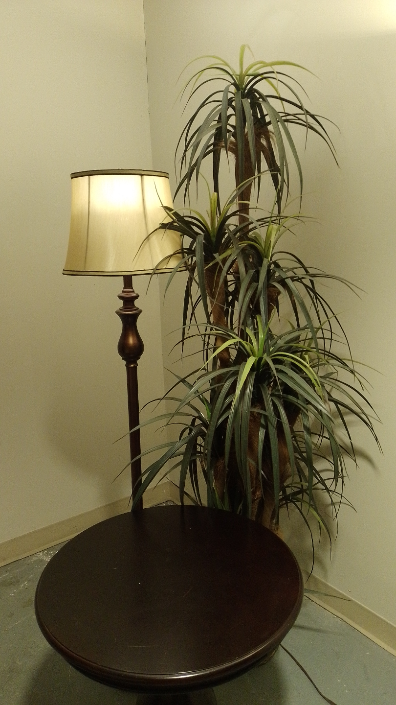 Elegant Round Wooden Side Table – Classic Style