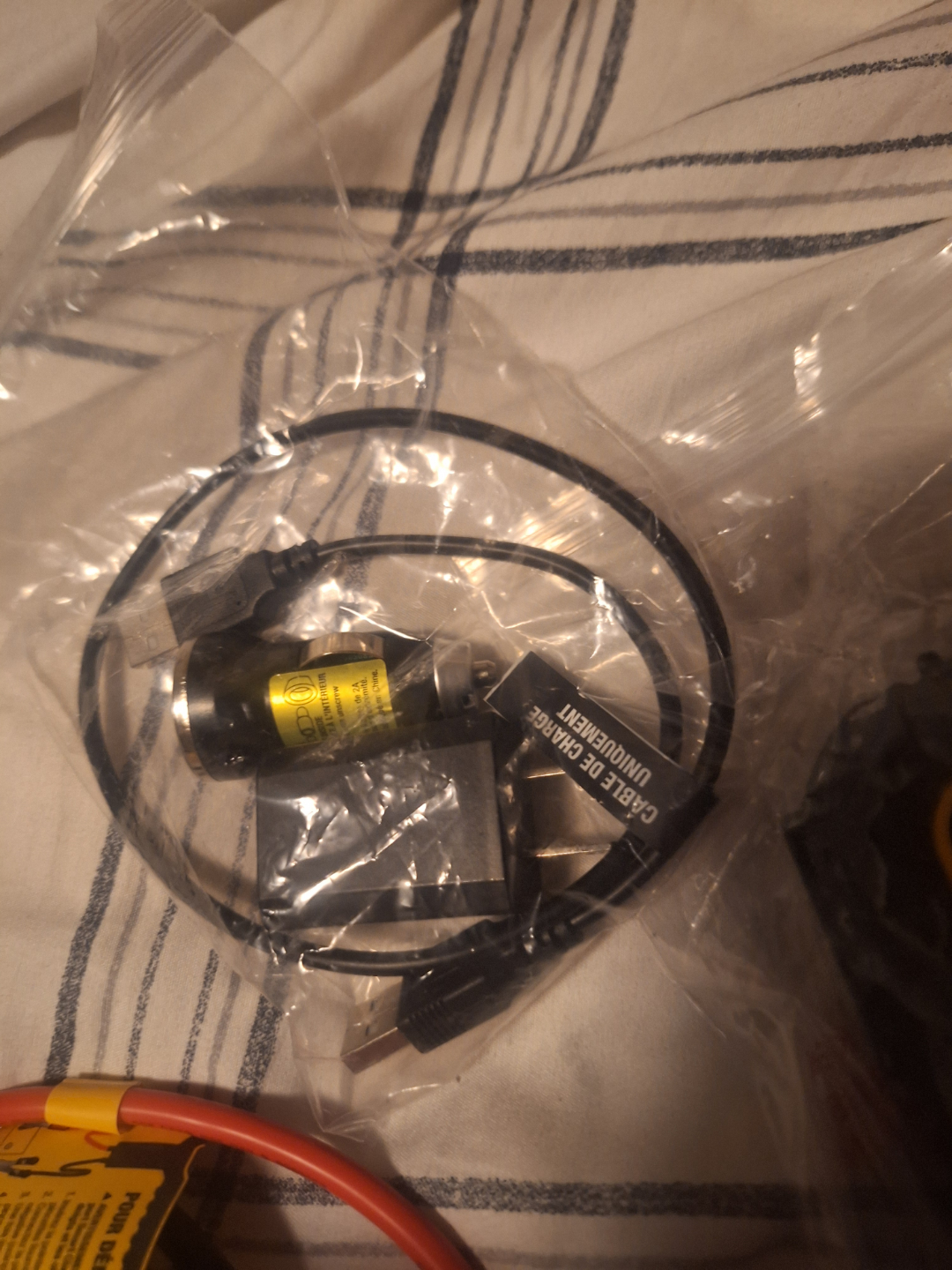 DEWALT 1600A Lithium Jump Starter - photo 2