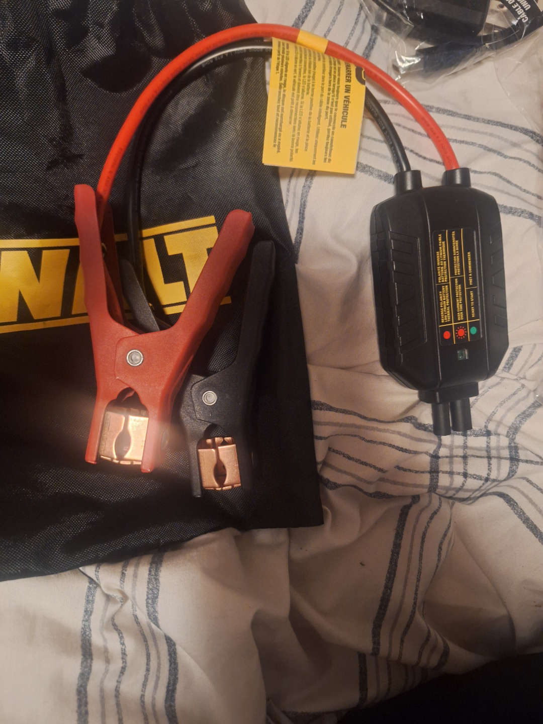 DEWALT 1600A Lithium Jump Starter - photo 3