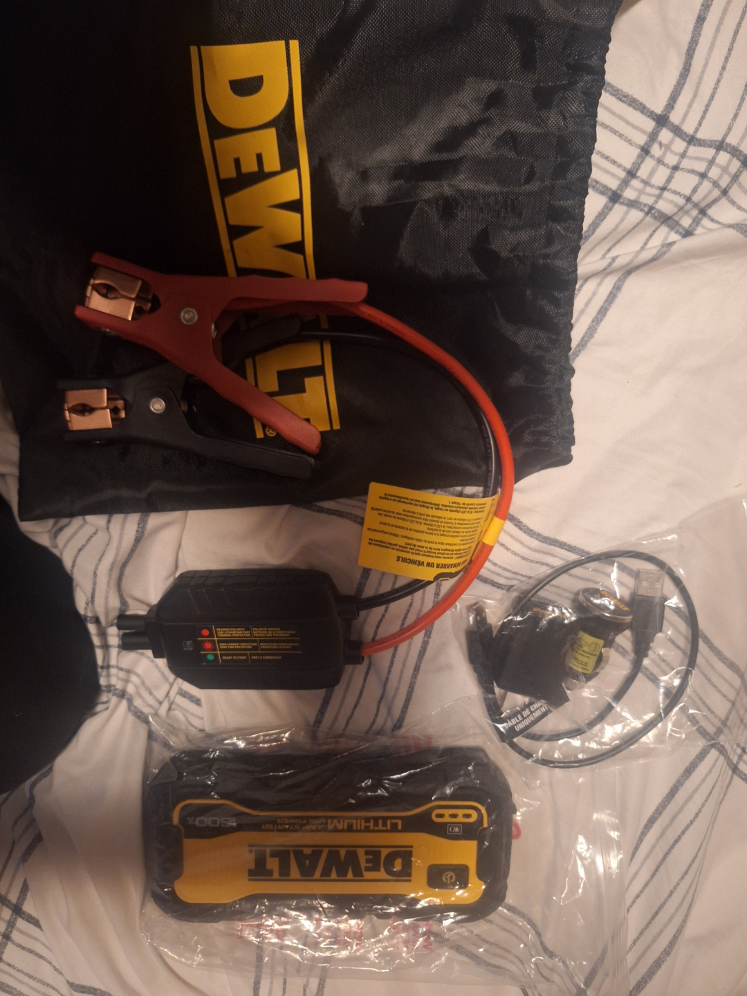 DEWALT 1600A Lithium Jump Starter - photo 4