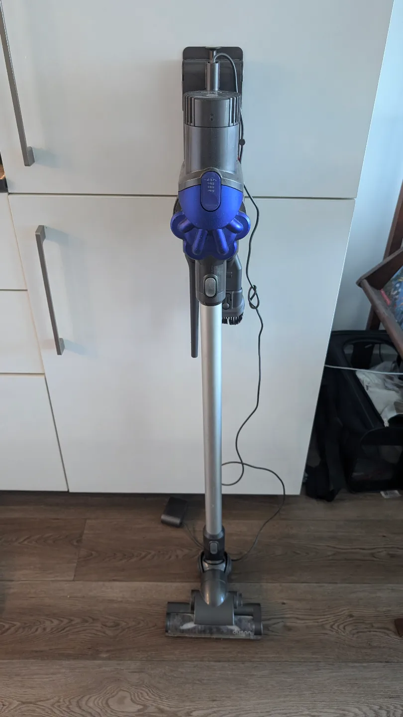 Dyson DC35 Wireless Vacuum thumbnail