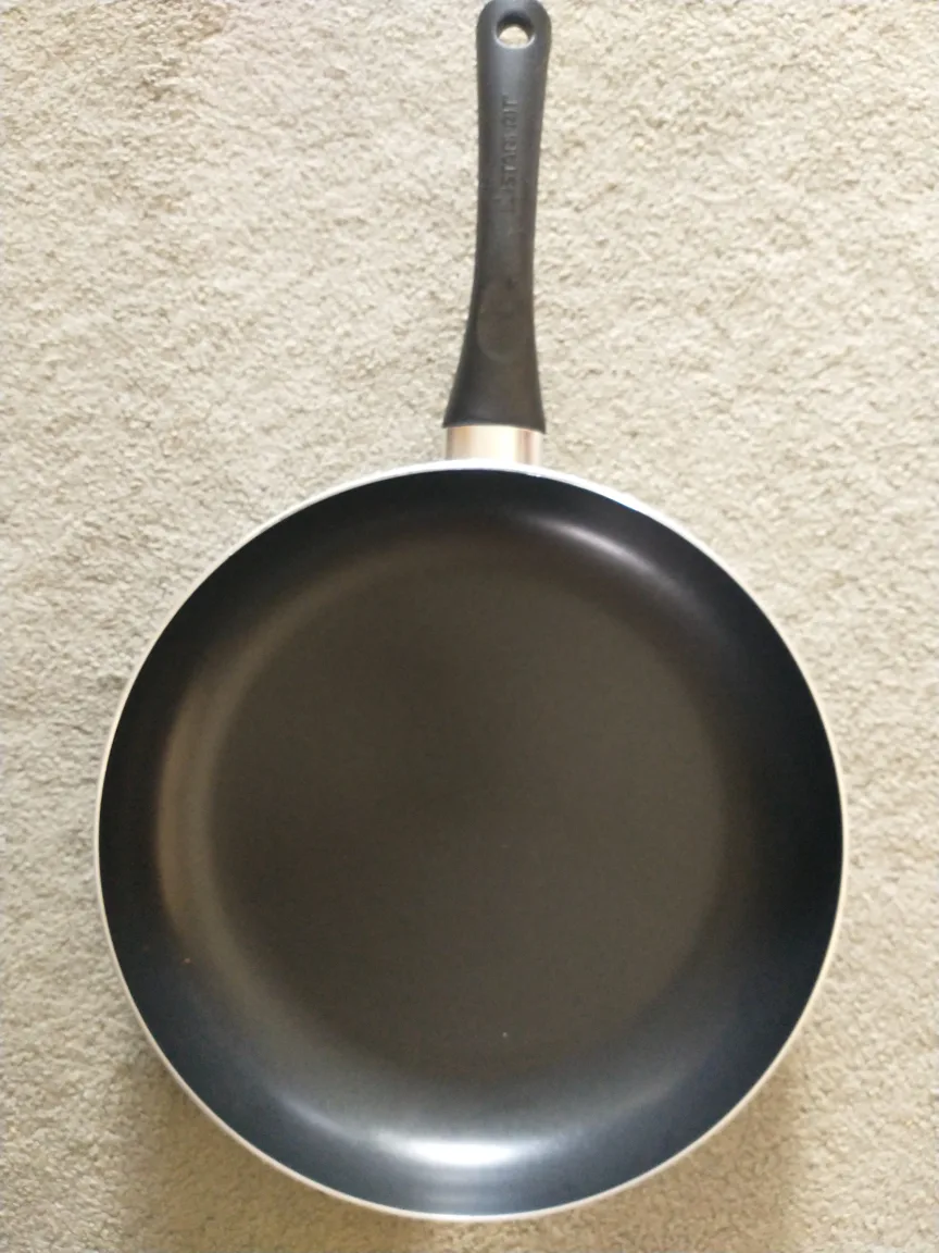 Brand new 12" Starfrit Non-stick Frying Pan thumbnail