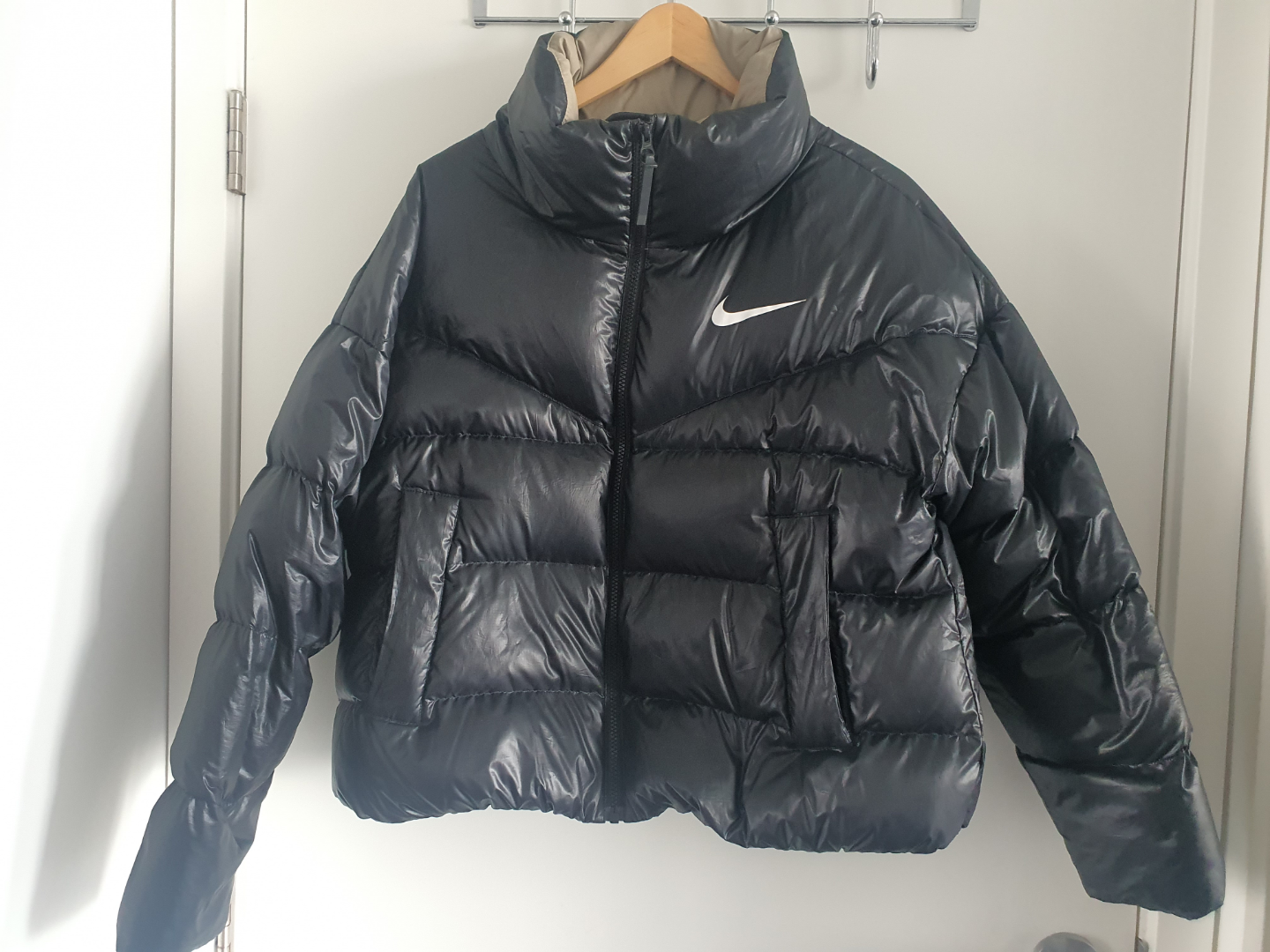Nike Women's Size Medium Black Puffer Jacket