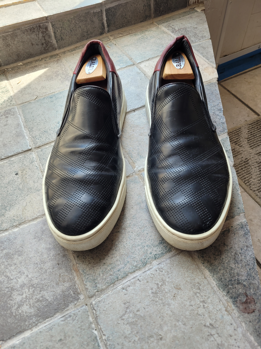 Mens Burberry slipons size 9 - photo 2