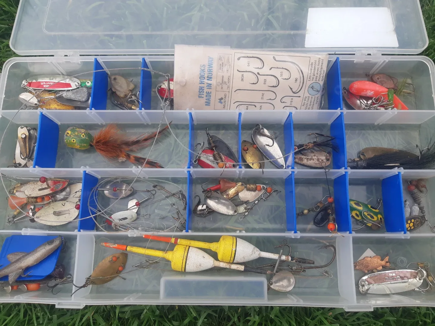 Vintage Old Pal Custom Tackle Box with Assorted Lures image indicator(7)