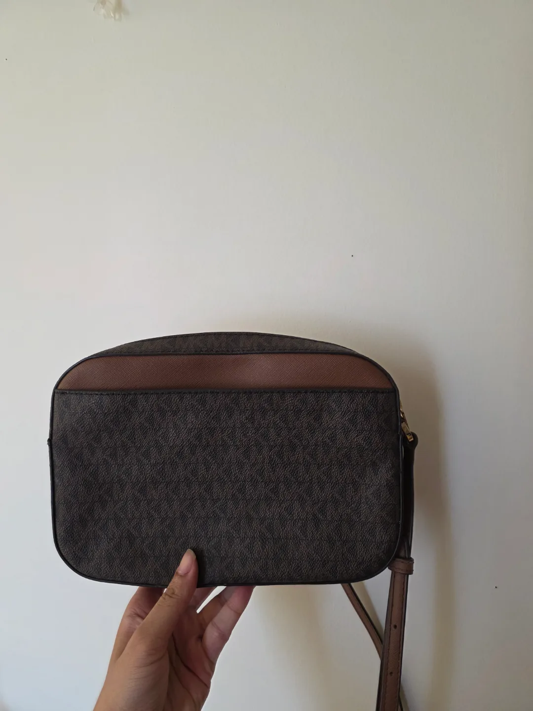 Michael Kors Jet Set Large Logo Crossbody Bag image indicator(4)