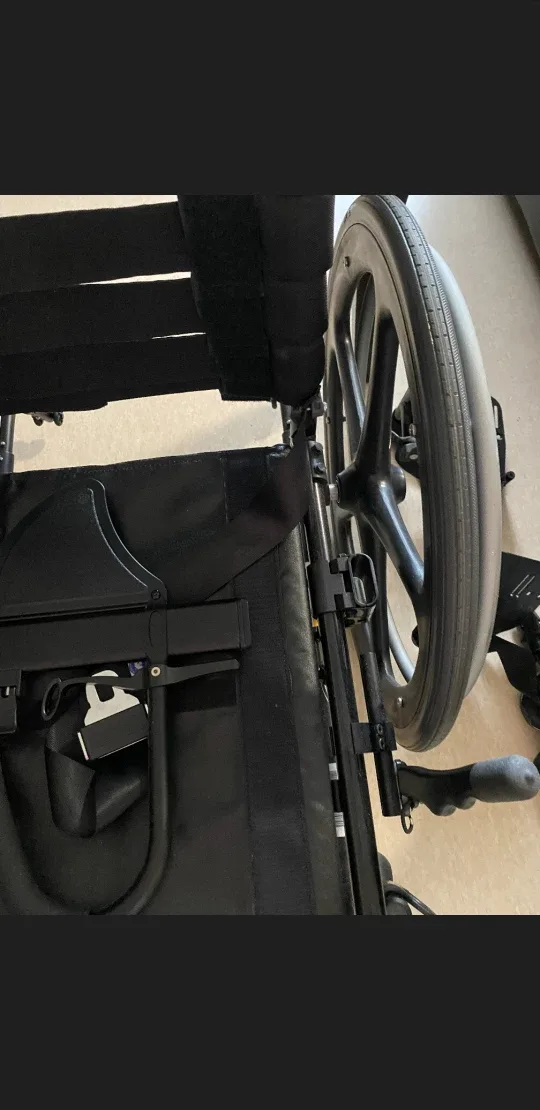 🇨🇦NEW Drive Medical Wheelchair - with front and seat cushion image indicator(7)