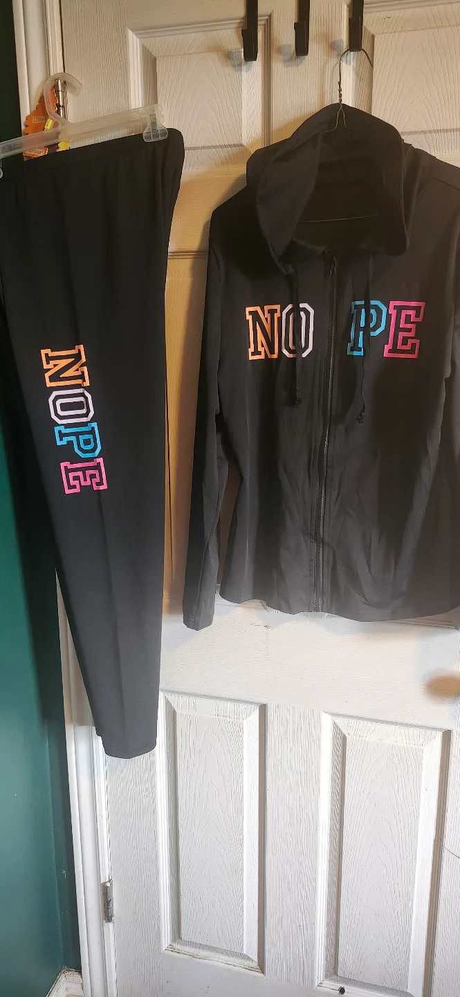 Two women's tracksuit sets image indicator(2)