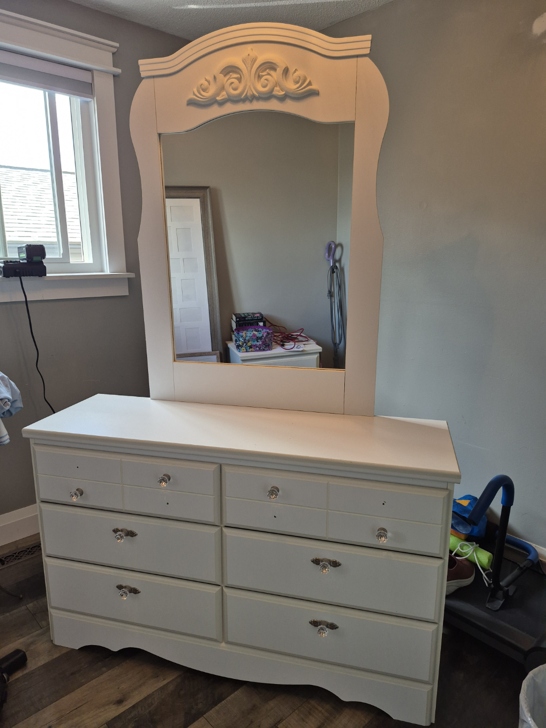 White Vanity with Mirror and Six Drawers
