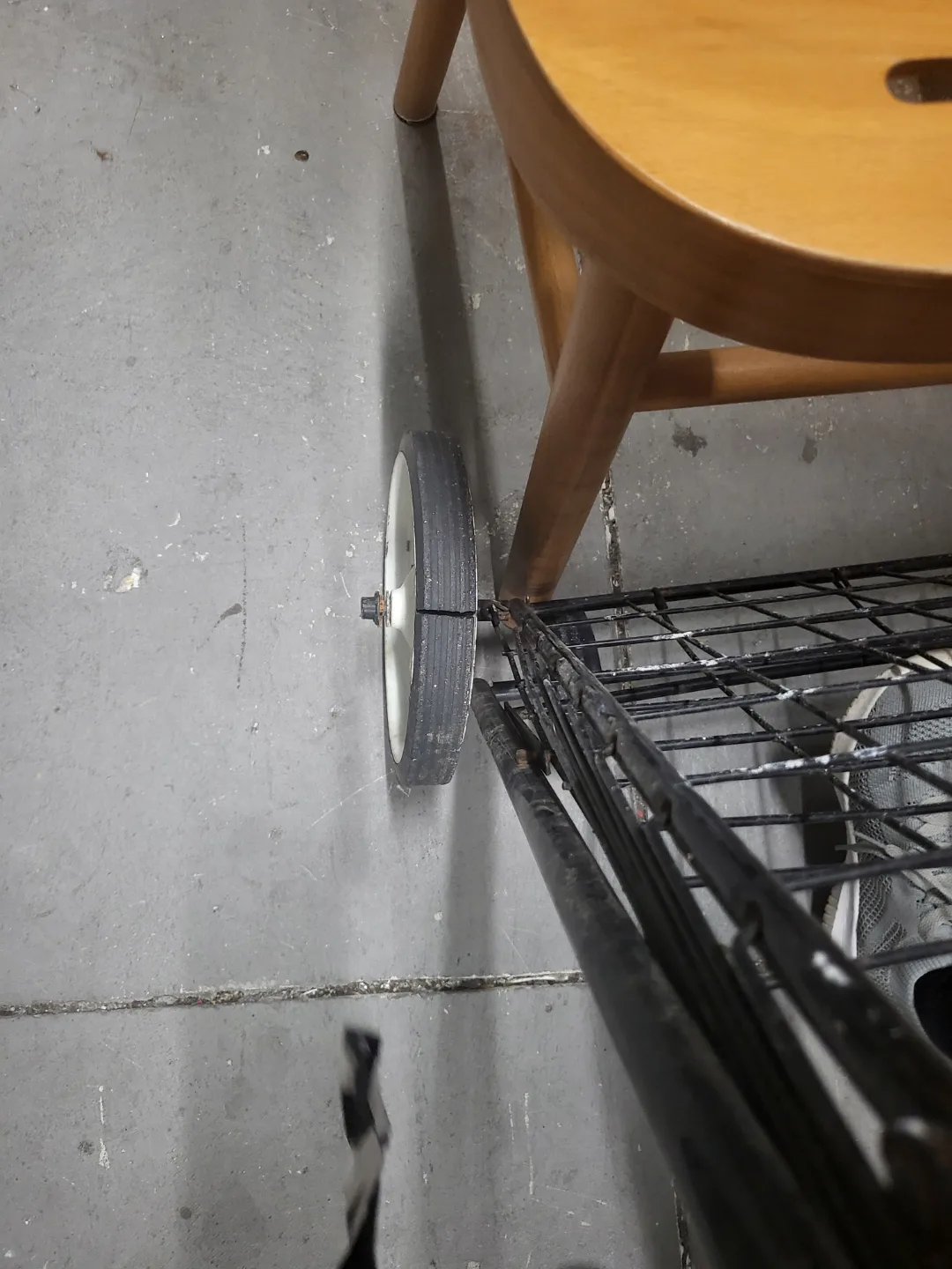 Black Metal Shopping Cart with Wheels 🏒 image indicator(2)