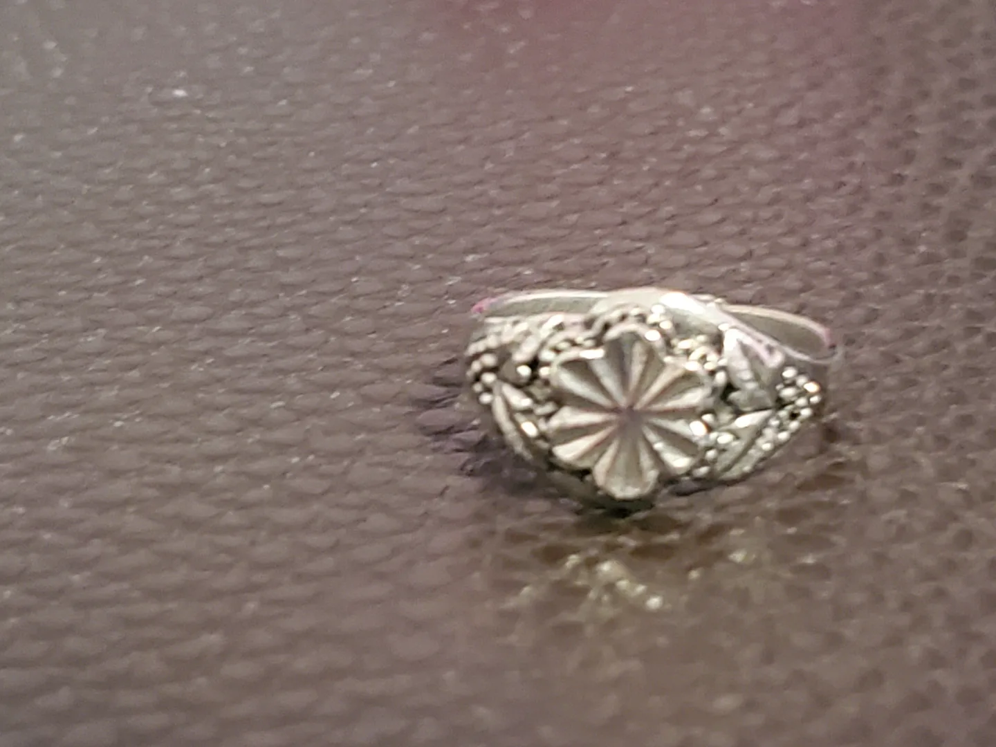 Silver Flower Ring (size 7) image indicator(3)