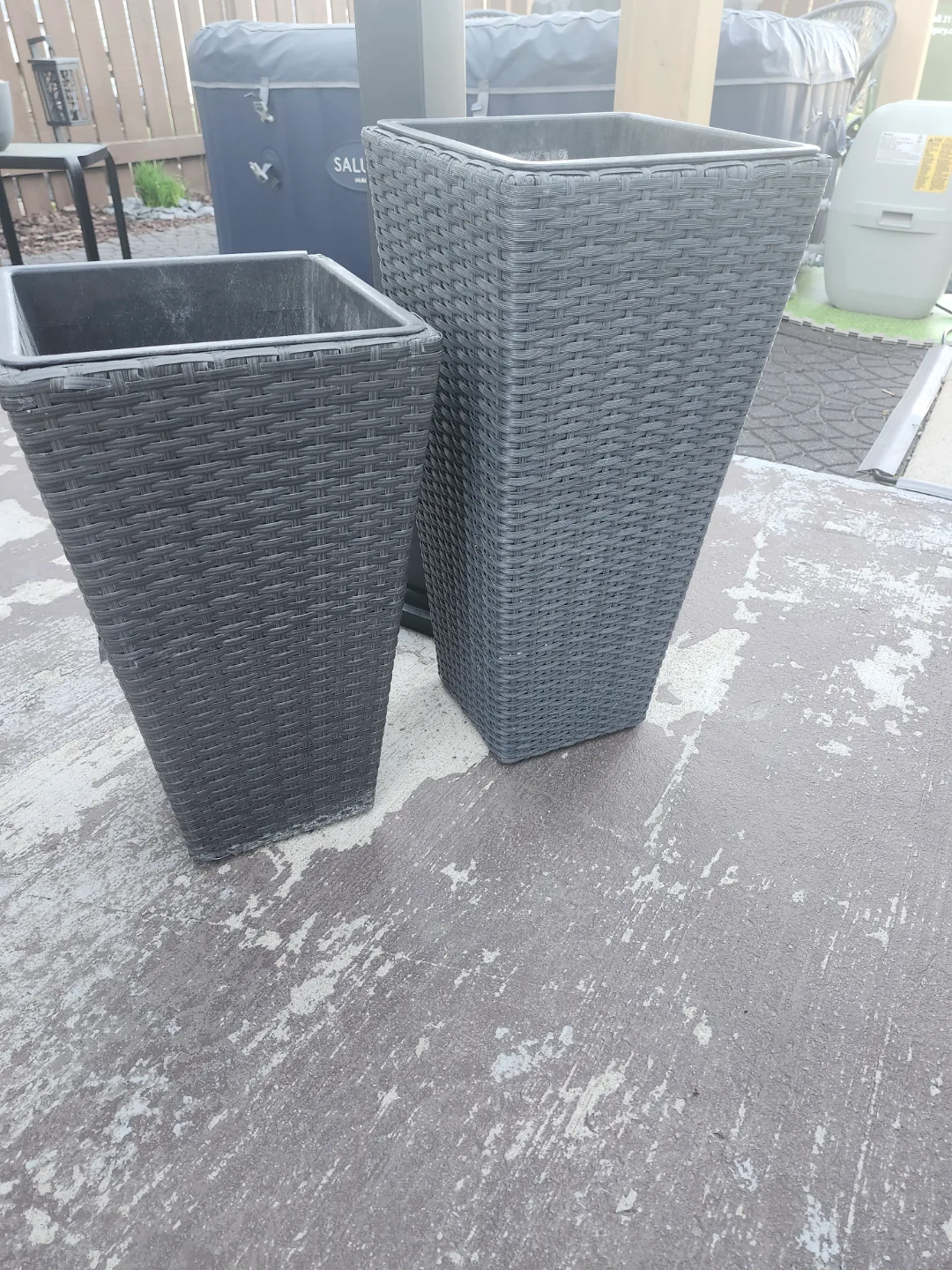 Set of Two Resin Wicker Planters image indicator(2)