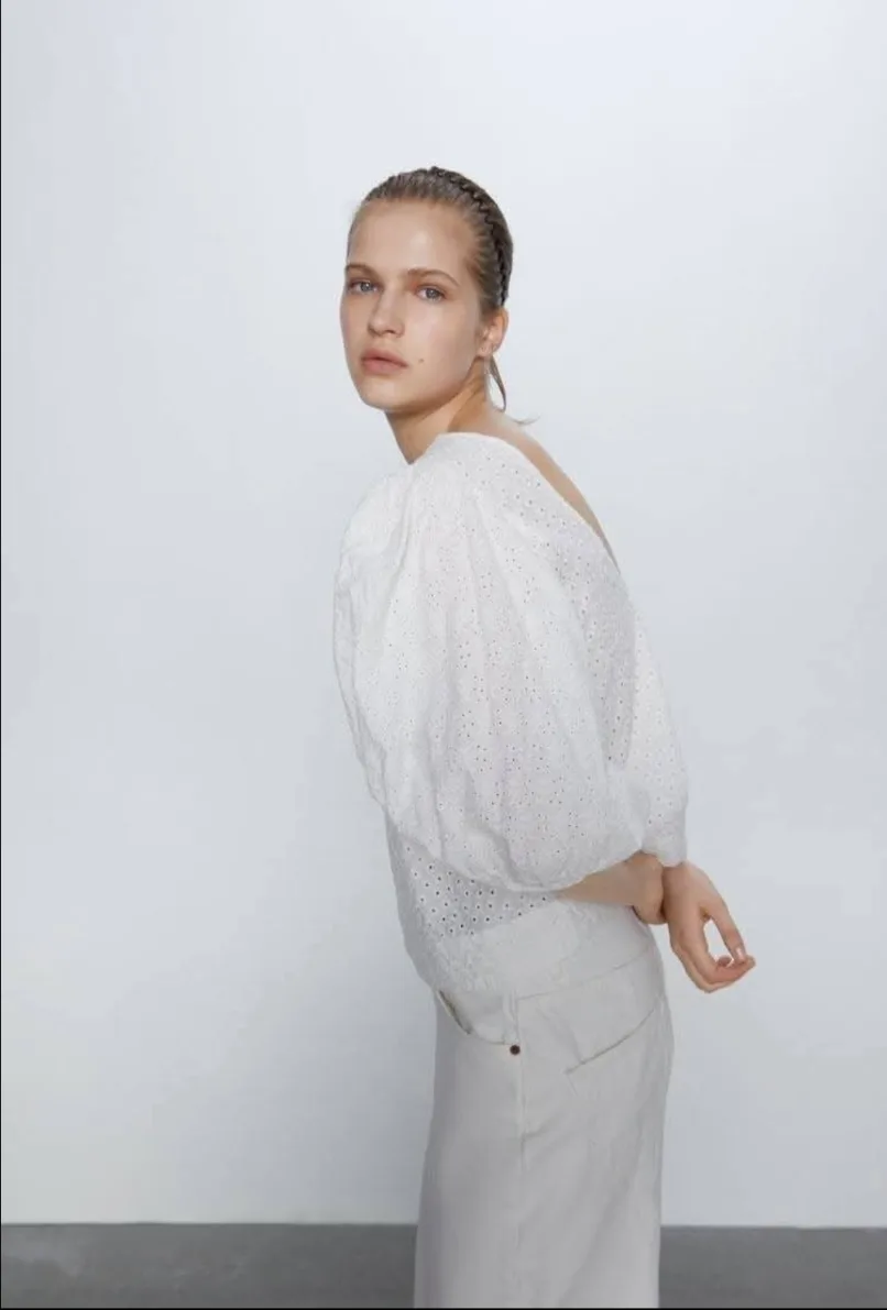 Zara White Eyelet Puff Sleeve Blouse image indicator(2)