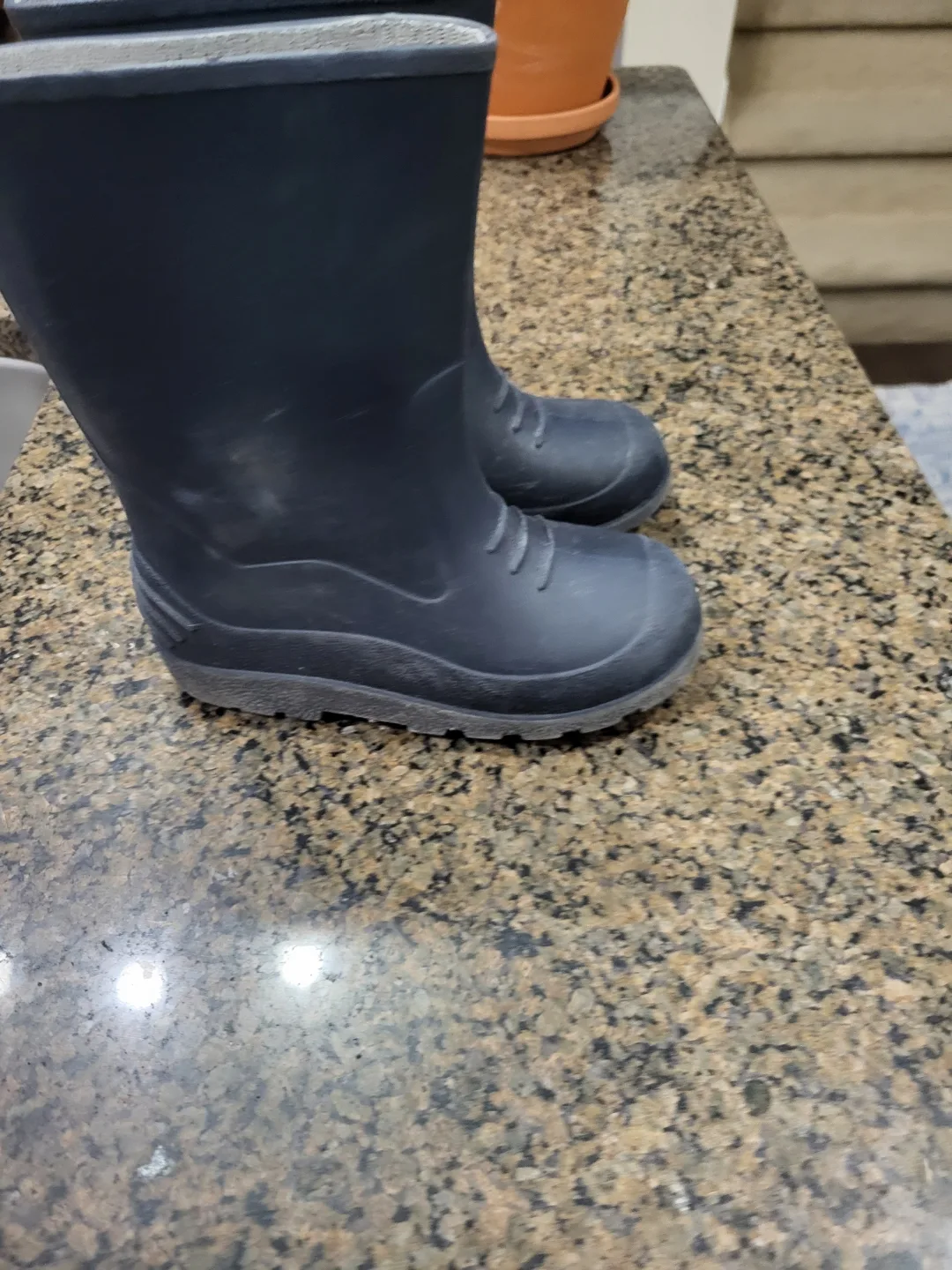 Kids' Size 7 Black Rubber Boots image indicator(2)