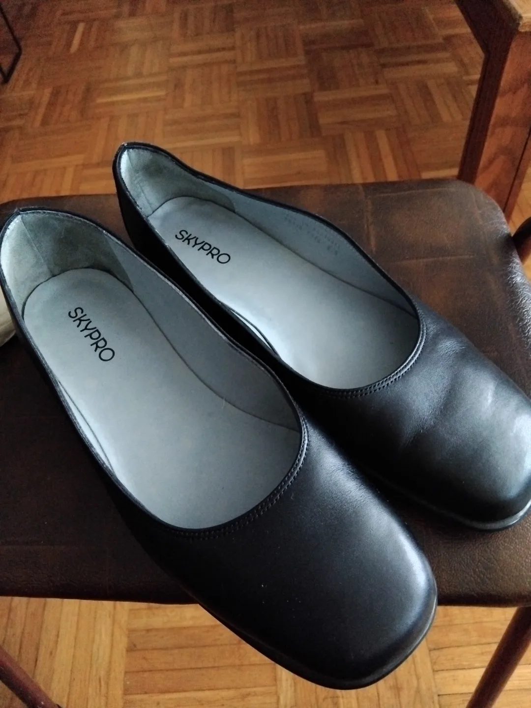 skypro  black leathet shoes - cabin crew flat shoes US9 Women image indicator(3)