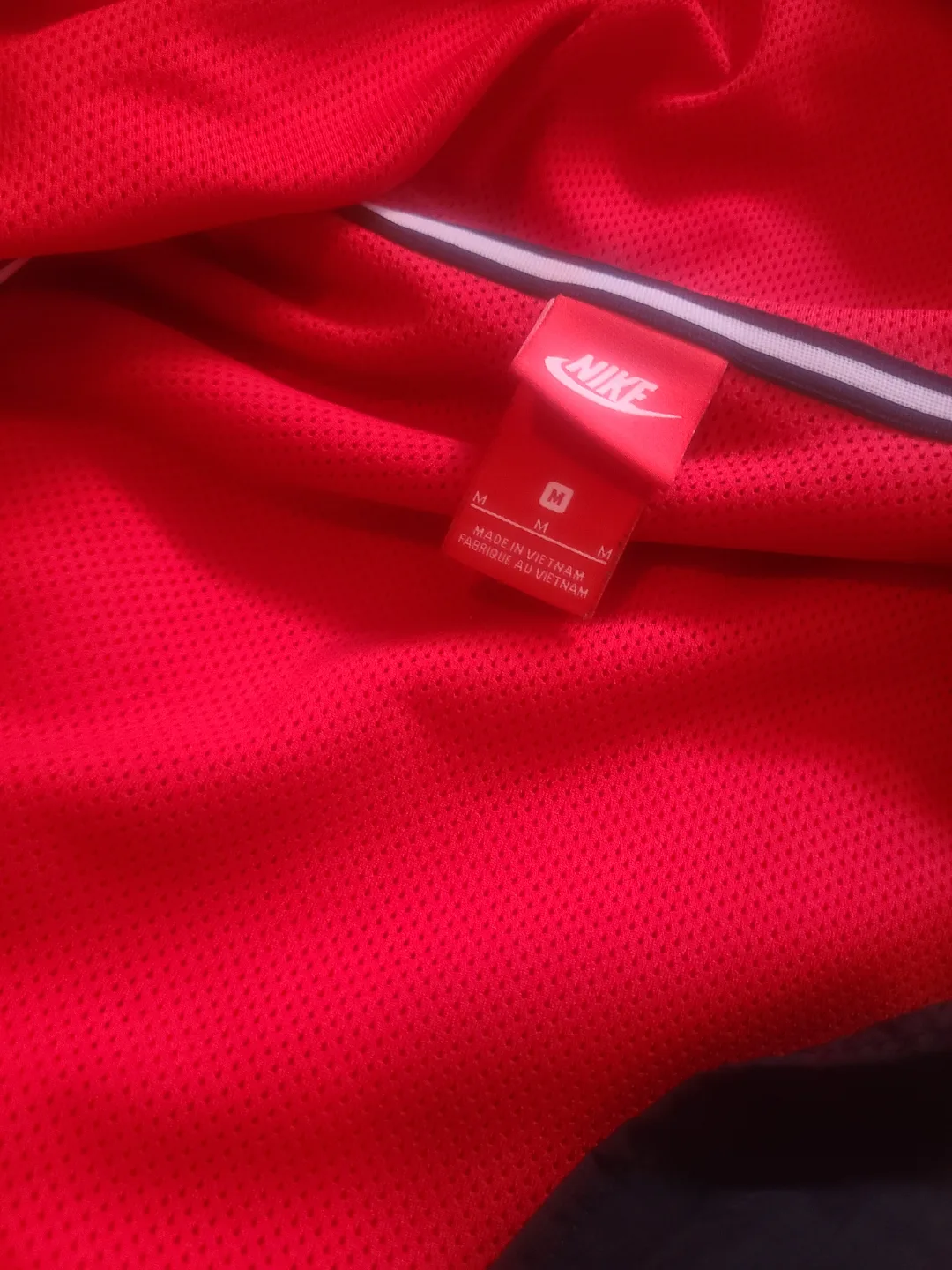 Nike Air Max Kengur Sivo Crveni Red and Black Windbreaker image indicator(4)
