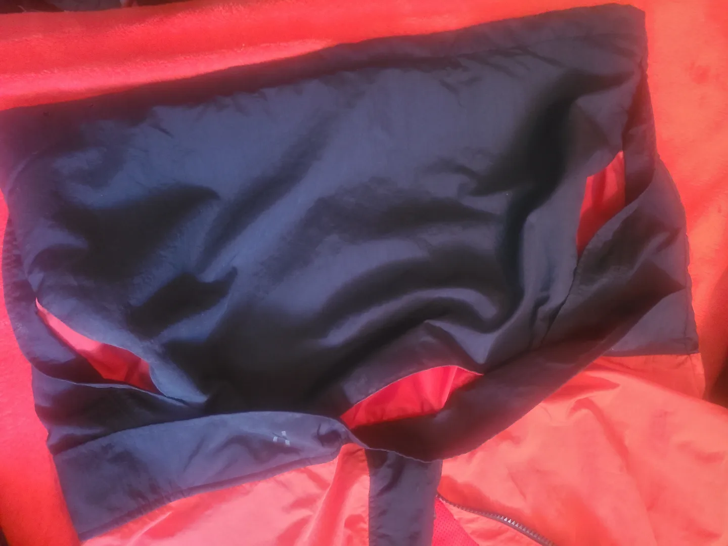 Nike Air Max Kengur Sivo Crveni Red and Black Windbreaker image indicator(5)