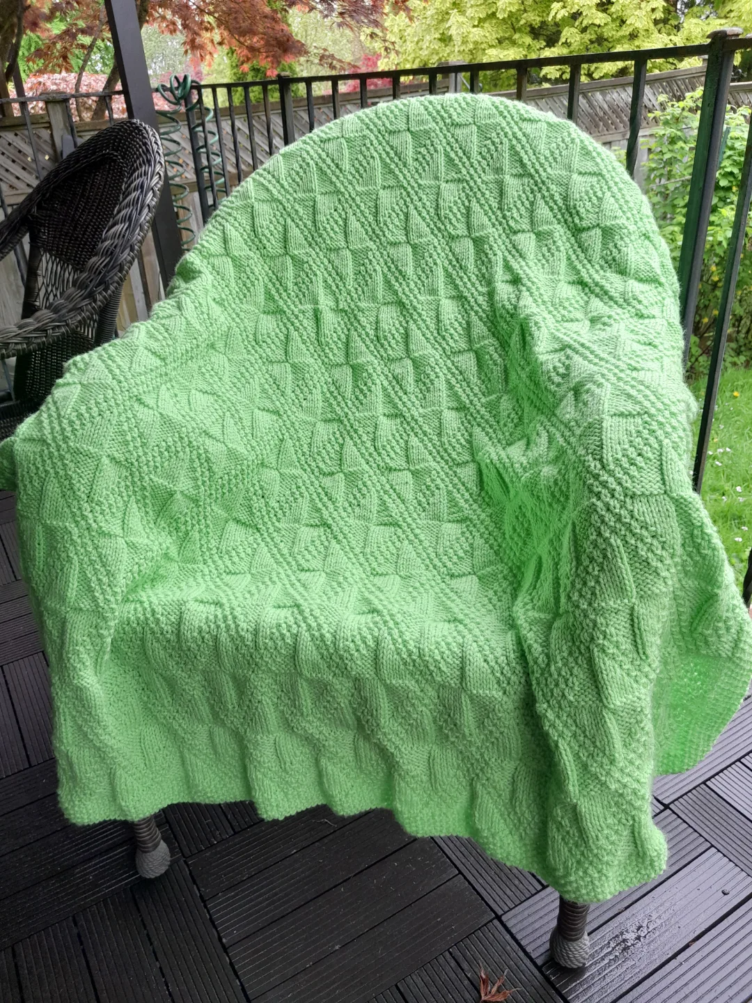 Hand-Knitted Green Throw Blanket image indicator(3)