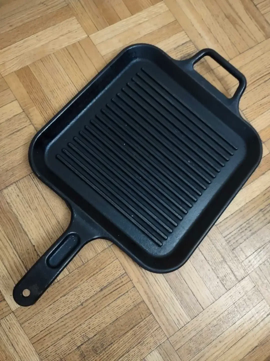 LODGE Pro-logic 12 inch Cast Iron Grilling Pan image indicator(4)