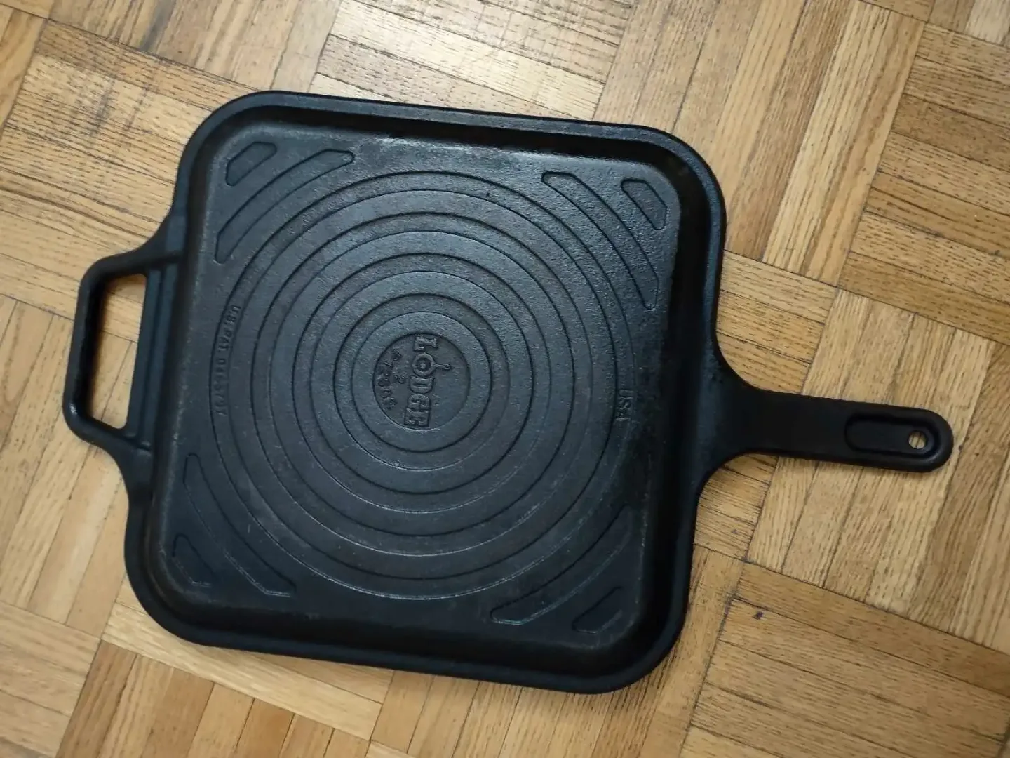 LODGE Pro-logic 12 inch Cast Iron Grilling Pan image indicator(5)